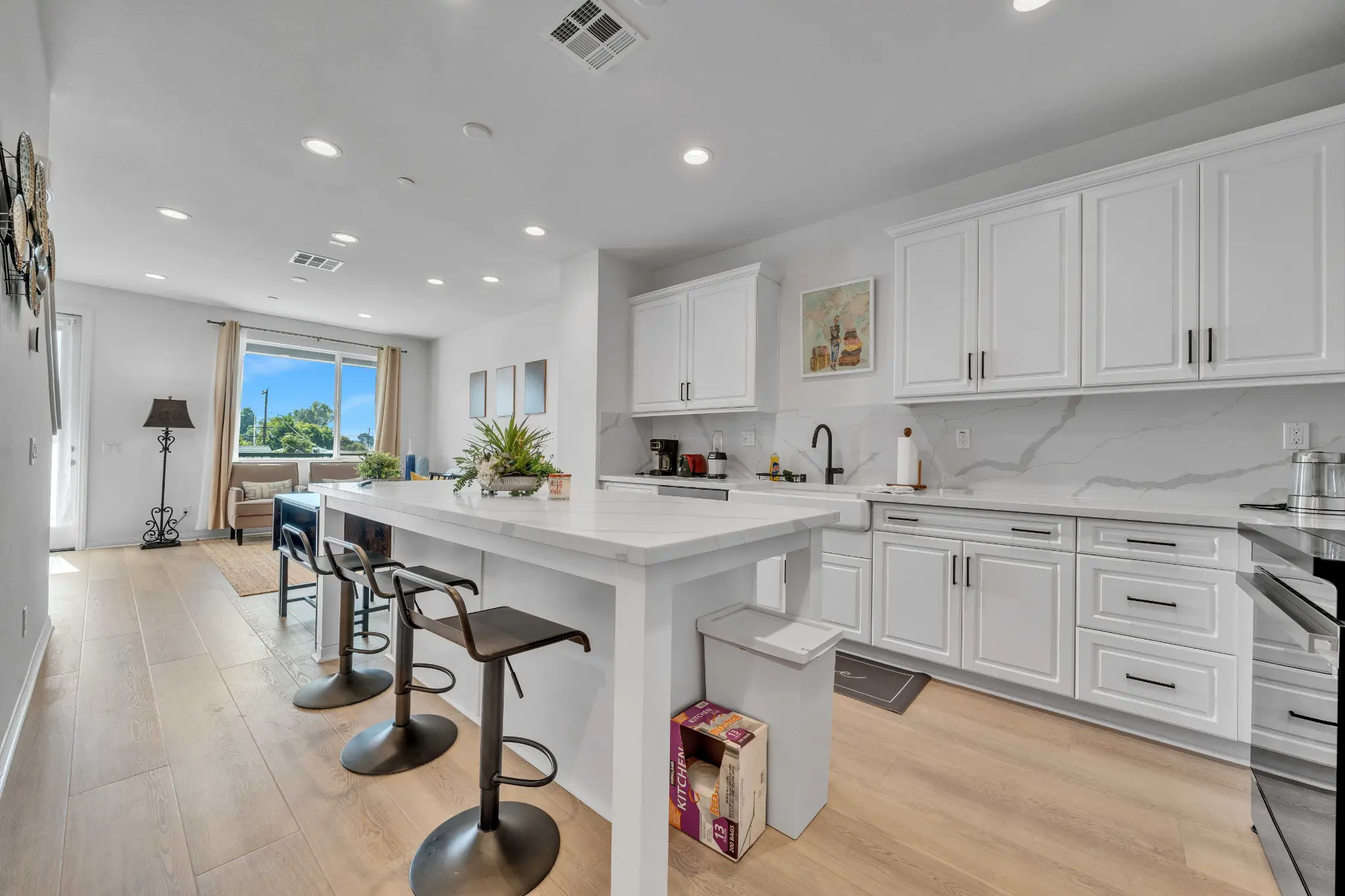 Month2Month furnished rental in Anaheim, CA